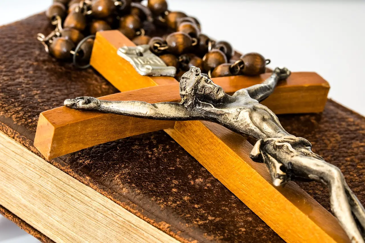 Нательные восьмиконечные кресты. Как отличить православный крест от католического? Католический крест
